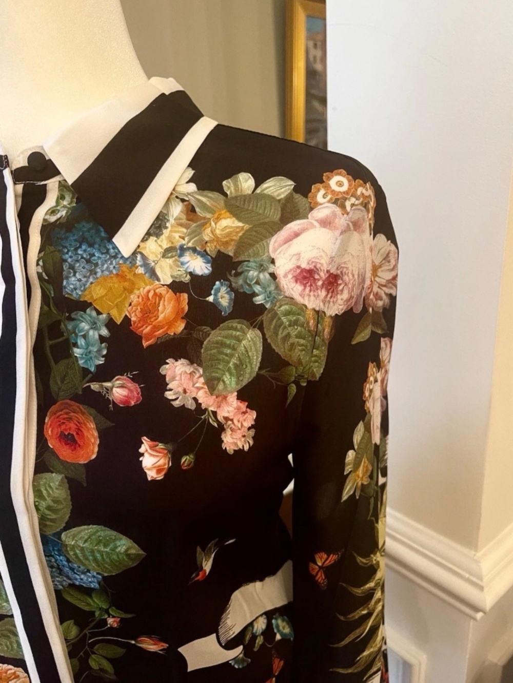 Alice+Olivia Willa Silk Blouse Sz Med In Floral Solar Strength Black NWT - Picture 6 of 14